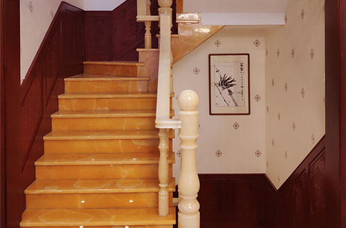 曹妃甸中式别墅室内汉白玉石楼梯的定制安装装饰效果